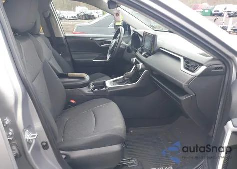 2021 Toyota Rav4 Xle z USA, uszkodzony, nr VIN 2T3P1RFV9MC153711